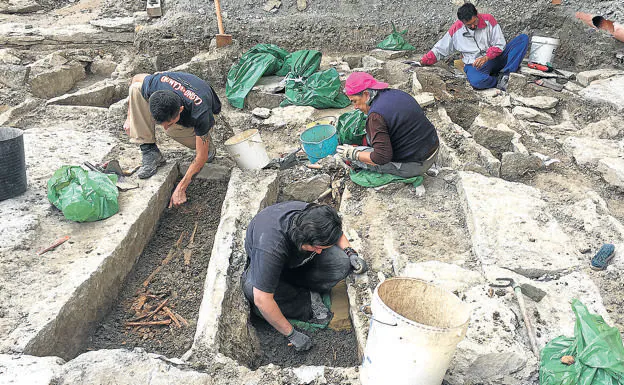 Hallan 91 Tumbas Y Objetos En Una Necrópolis Medieval En Ollávarre | El ...